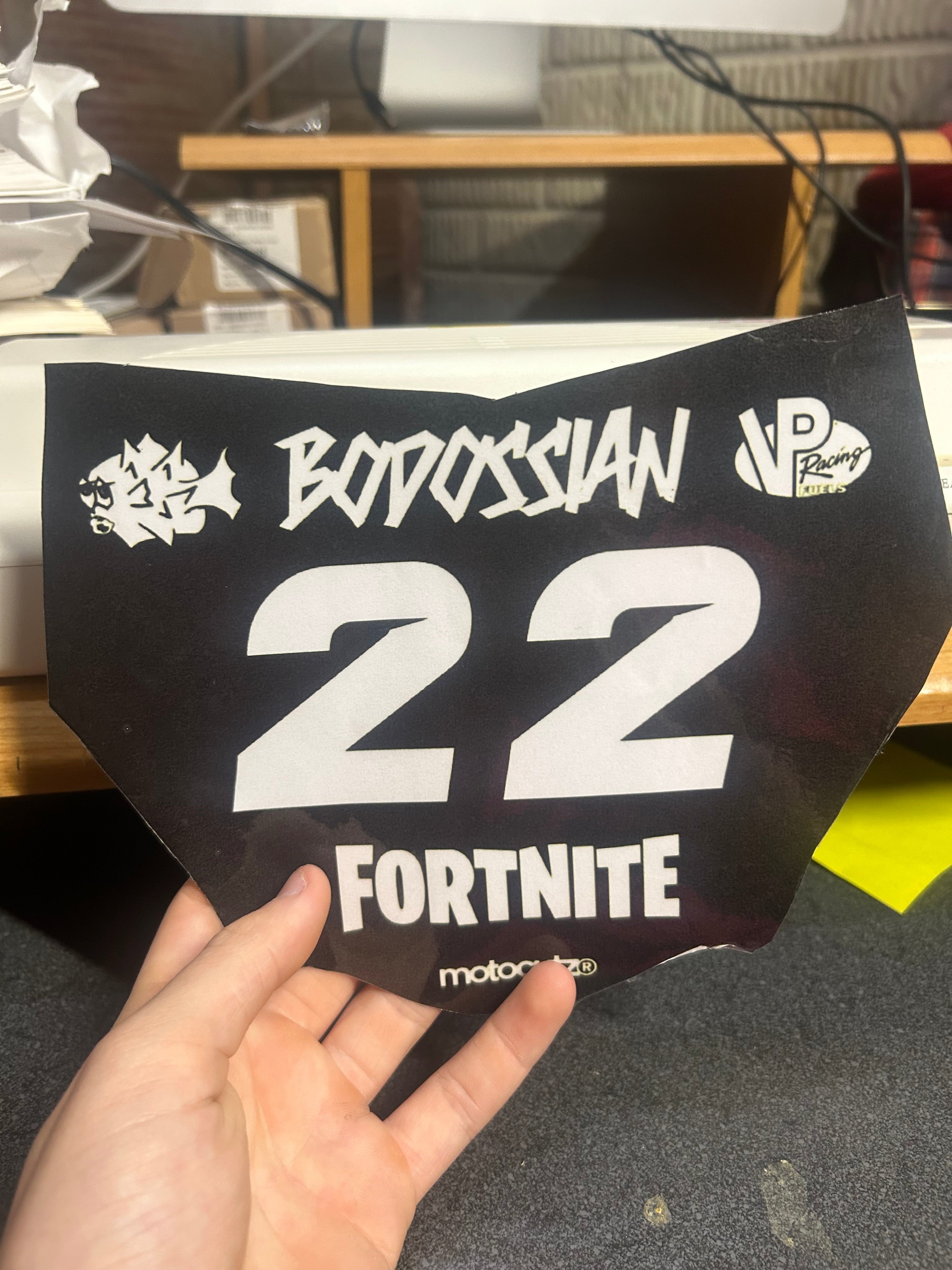 Moto cuts plate graphic can only do black and white